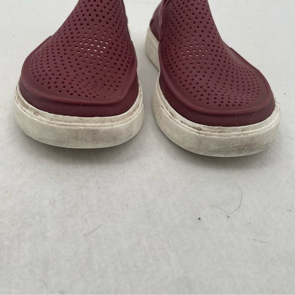 CROCS Women’s Citibank Roka Slip-On Loafer Water shoe Maroon size: 10 - Picture 3 of 12